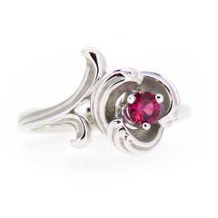 Anillo C&C "Origen" en oro blanco y rubí