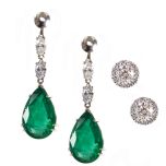Entrepiezas de diamantes talla navette y perasl de esmeralda