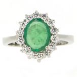 Anillo con esmeralda y orla de diamantes
