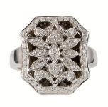 Sortija silueta octogonal motivo floral diamantes