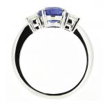 Sortija con zafiro oval y diamantes talla oval