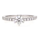 Solitario de diamante 0,50ct y brillantes modelo Manterola