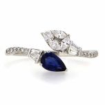 Anillo tipo "Tú y yo" zafiro talla pera y diamantes