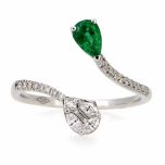 Anillo tipo "Tú y yo" esmeralda talla pera y diamantes