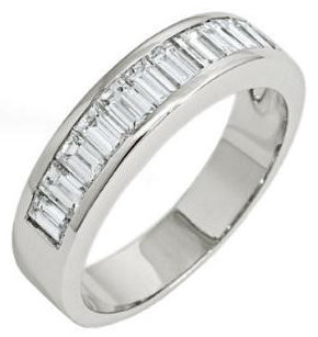 Media alianza de diamantes talla baguette engastados en carril, Marfil Media alianza de diamantes talla baguette engastados en carril, Marfil