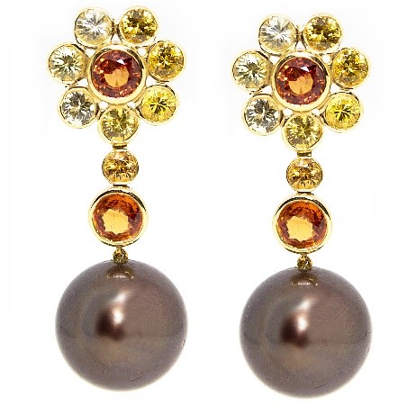 Pendiente con zafiros de color y perlas Pendiente con zafiros de color y perlas