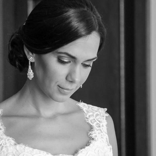 Pendientes de línea isabelina en oro y brillantes, Marfil Joyeros Pendientes de línea isabelina en oro y brillantes, Marfil Joyeros
