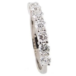 Setillo de diamantes, engastados con garrita compartida
