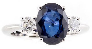 Anillo con Zafiro oval y 2 diamantes Anillo con Zafiro oval y 2 diamantes